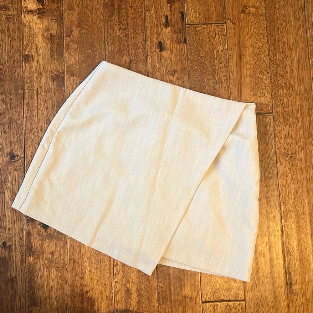 Abercrombie and Fitch Tan Mid Rise Skort